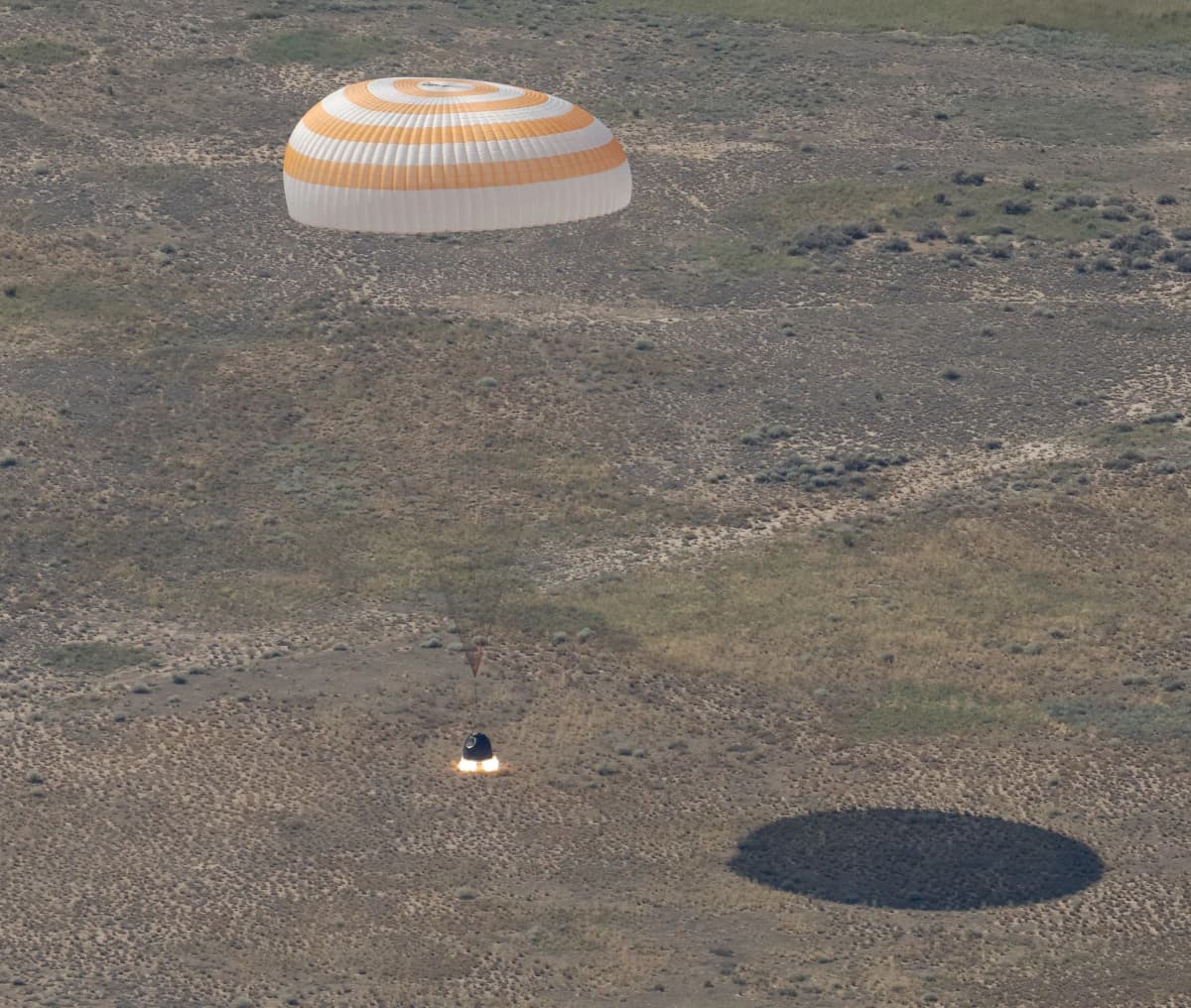 宇宙探索 · NASA宇航员克里斯·威廉姆斯与同伴从国际空间站返回