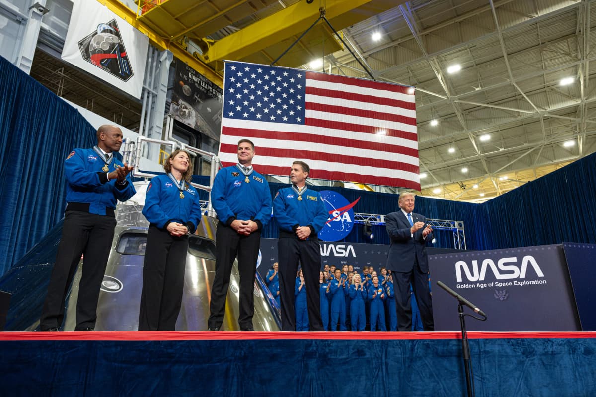 宇宙探索 · NASA阿尔忒弥斯二号机组获颁国会太空荣誉勋章